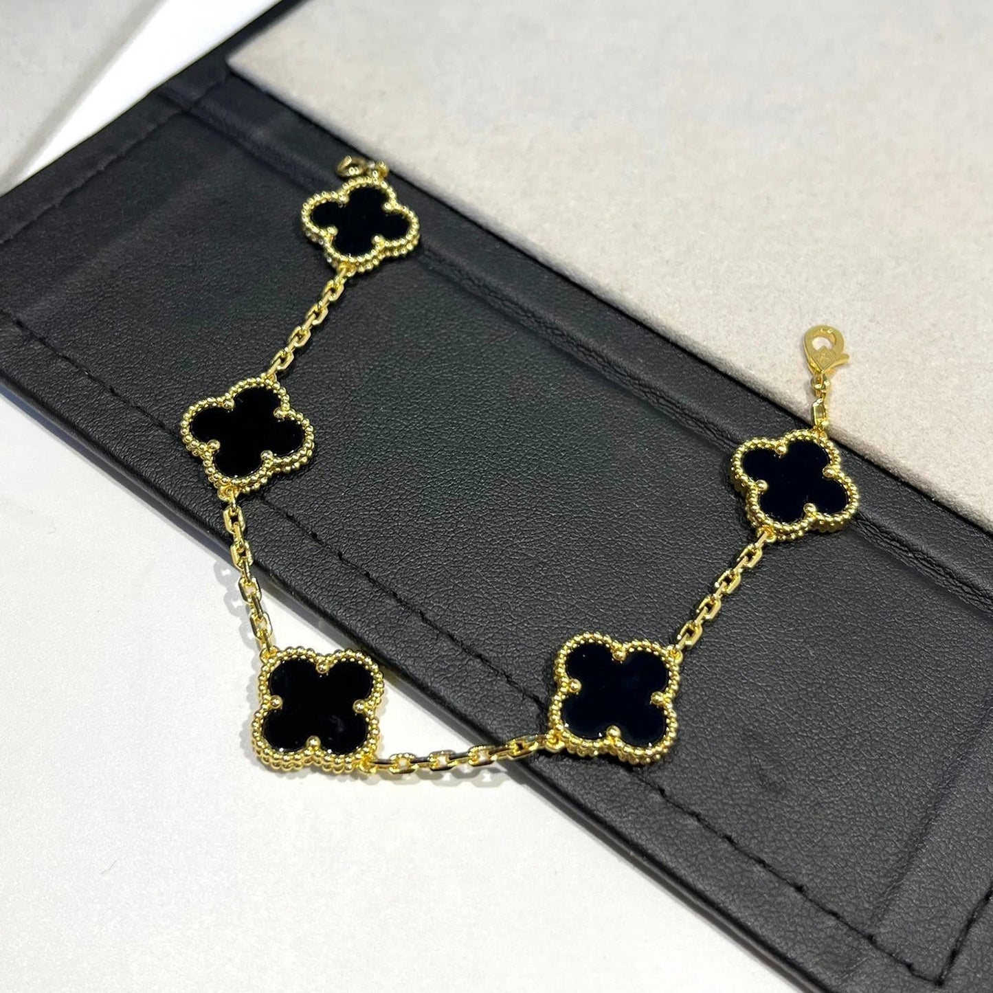 [BLUE TEARS] CLOVER 5 MOTIF ONYXS BRACELET COLLECTION