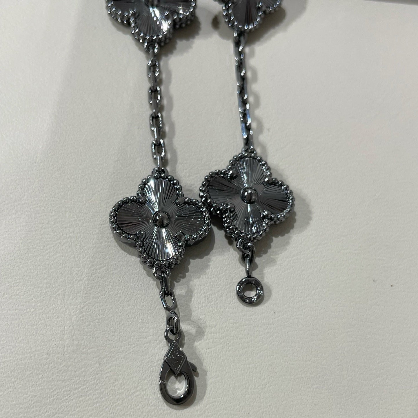 [BLUE TEARS]CLOVER 5 MOTIF BLACK BRACELET