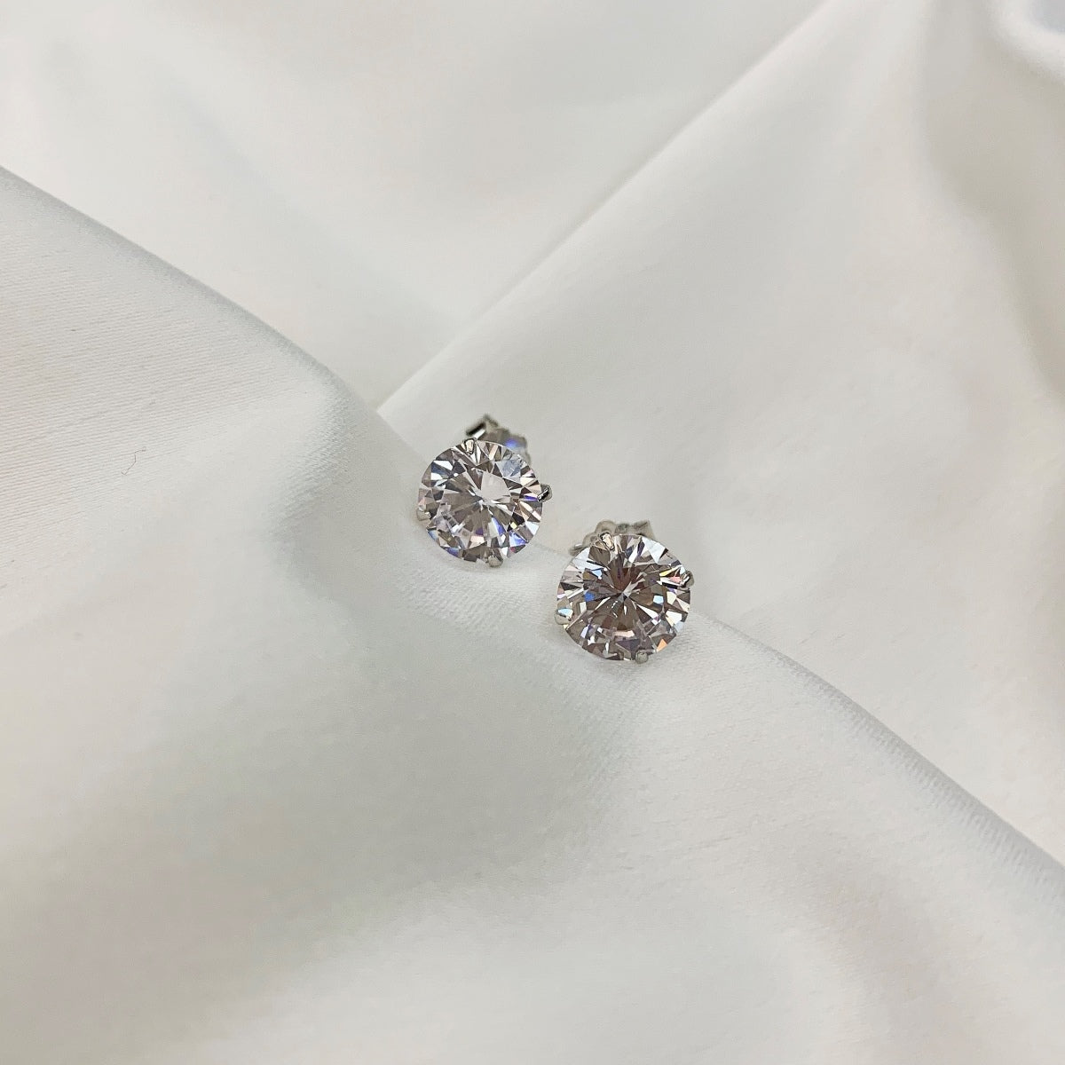 [Nova Jewelry]Stylish Shiny Round Center Stone Stud Earrings