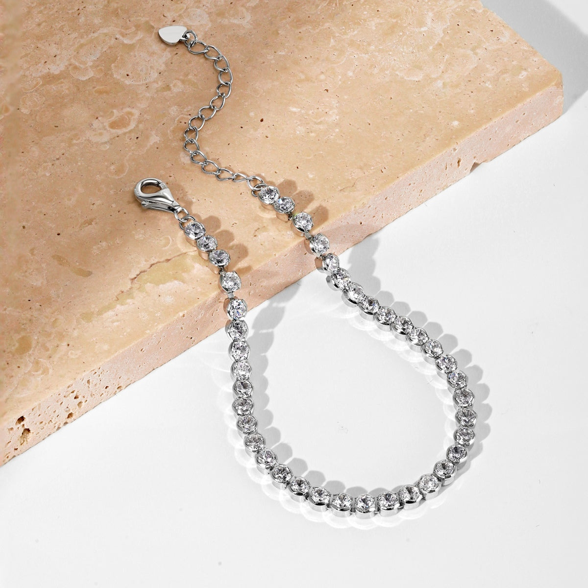 [Nova Jewelry]Ornate  Sparkling Round Cut Daily Bracelet