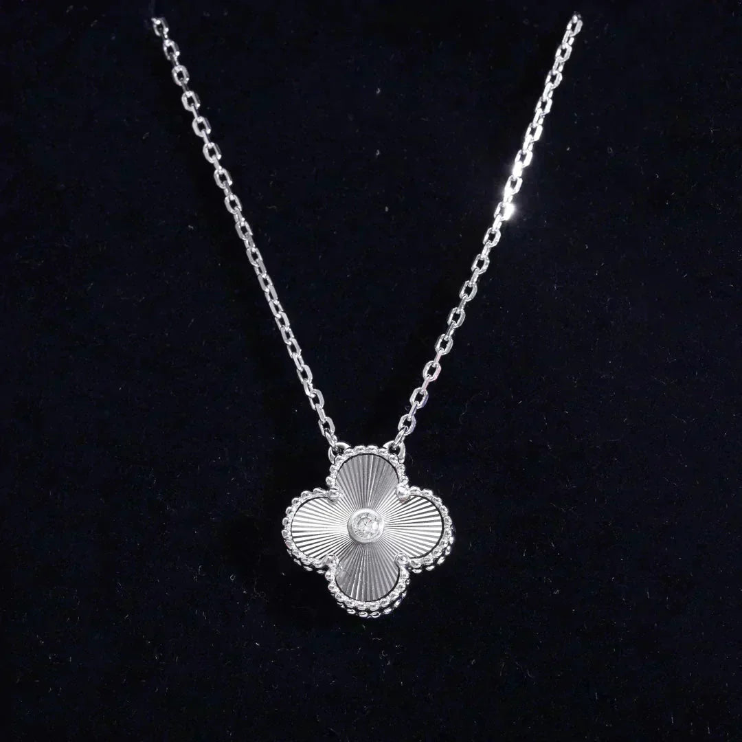 [BLUE TEARS]CLOVER  15MM DIAMOND LASER NECKLACE SILVER