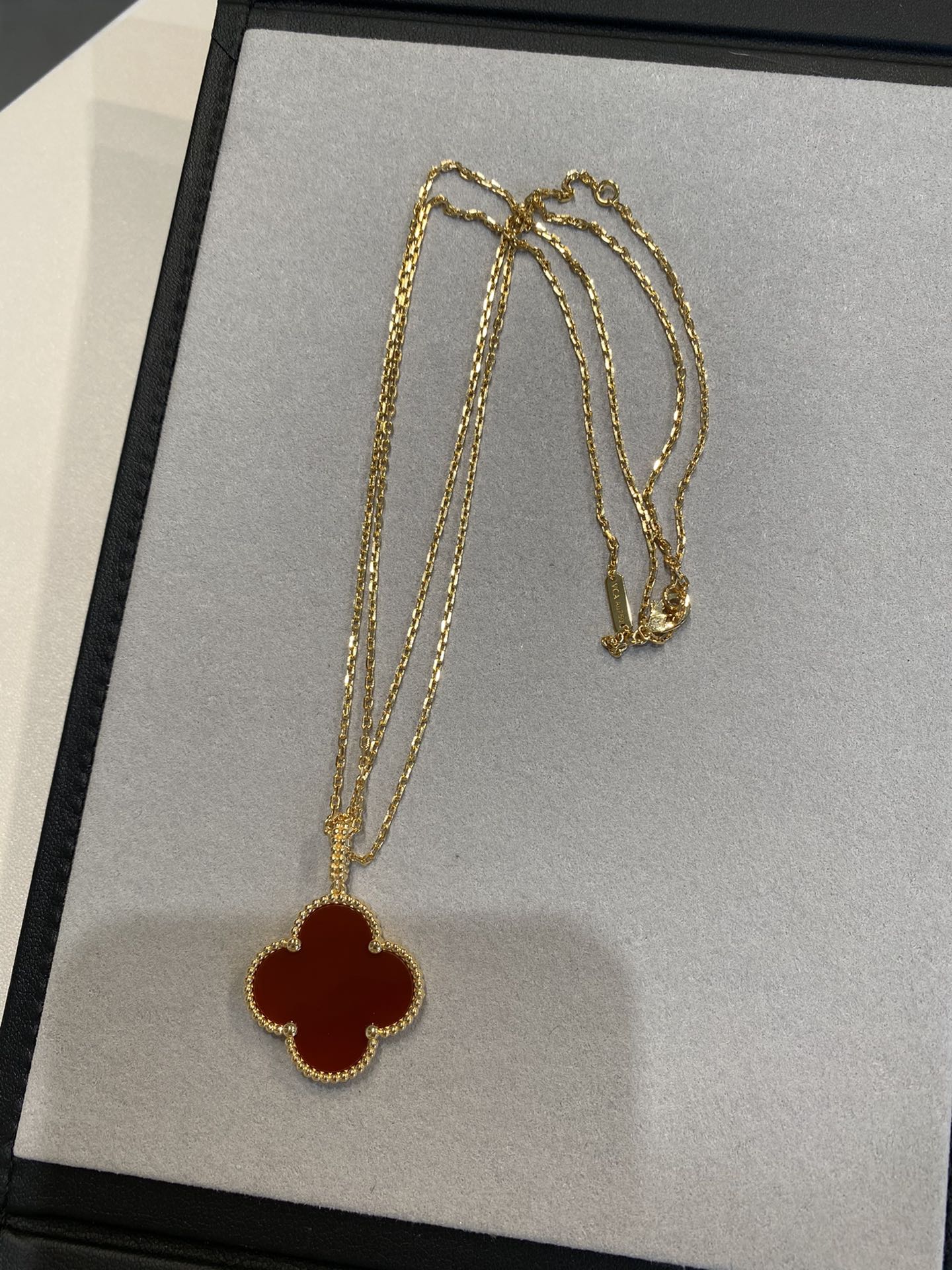 [BLUE TEARS]CLOVER 25MM NECKLACE GOLD CARNELIAN