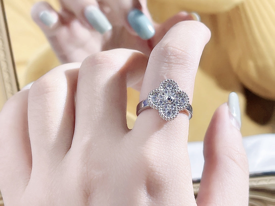 [BLUE TEARS]CLOVER DIAMOND RING