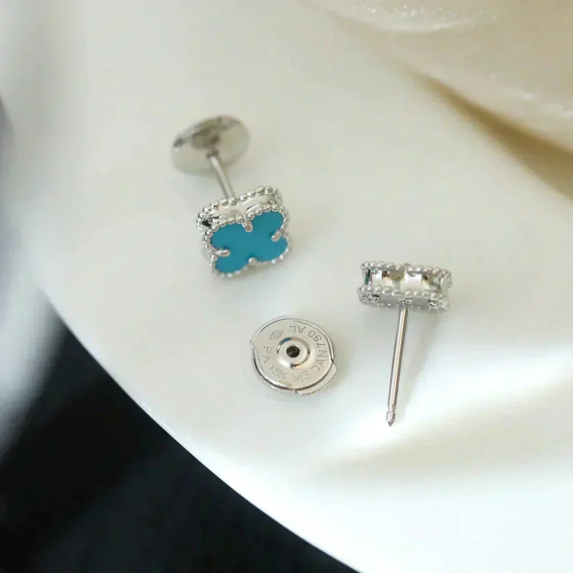 [BLUE TEARS]CLOVER MINI 9.5MM ONYX STUD EARRINGS SILVER