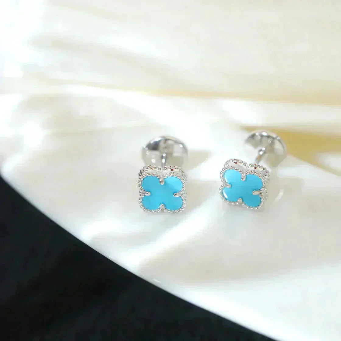 [BLUE TEARS]CLOVER MINI 9.5MM ONYX STUD EARRINGS SILVER
