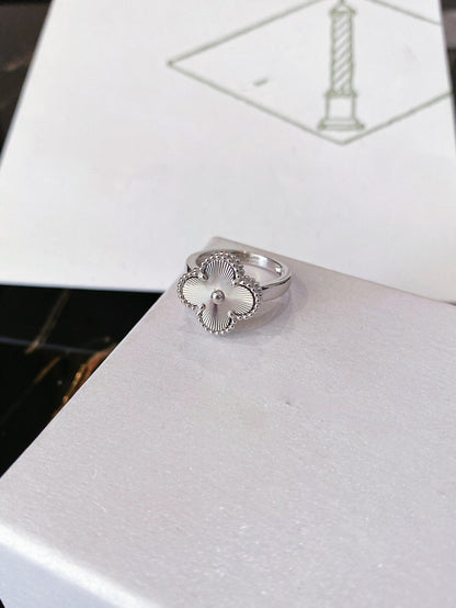 [BLUE TEARS]CLOVER SILVER RING