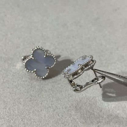 [BLUE TEARS]CLOVER CHALCEDONY SILVER STUD EARRINGS