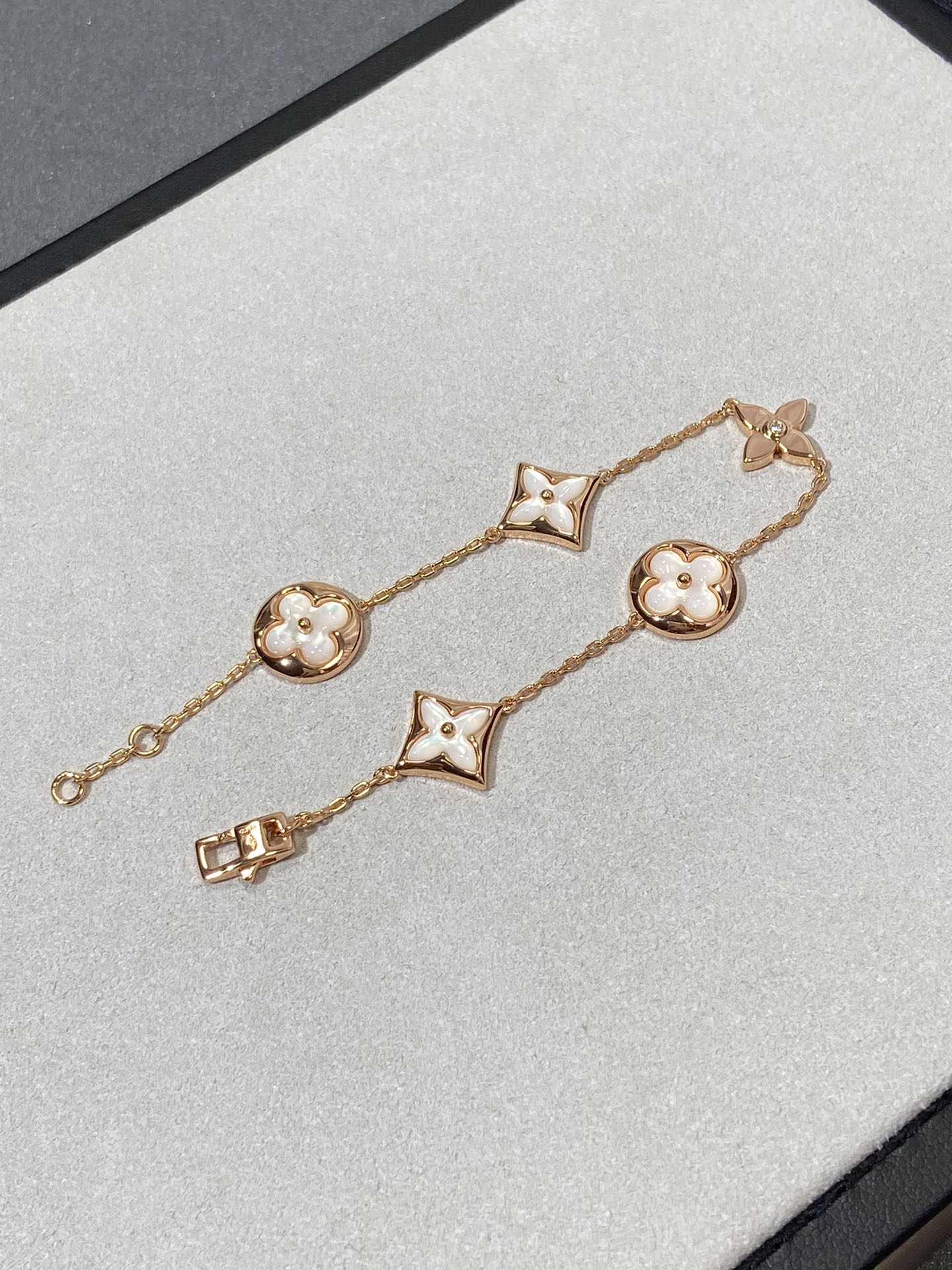 [BLUE TEARS]STAR AND SUN 5 MOTIF MOP PINK GOLD BRACELET