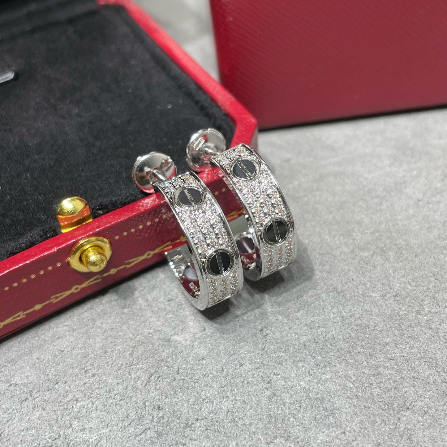[BLUE TEARS]LOVE CERAMIC DIAMOND PAVED SILVER EARRINGS