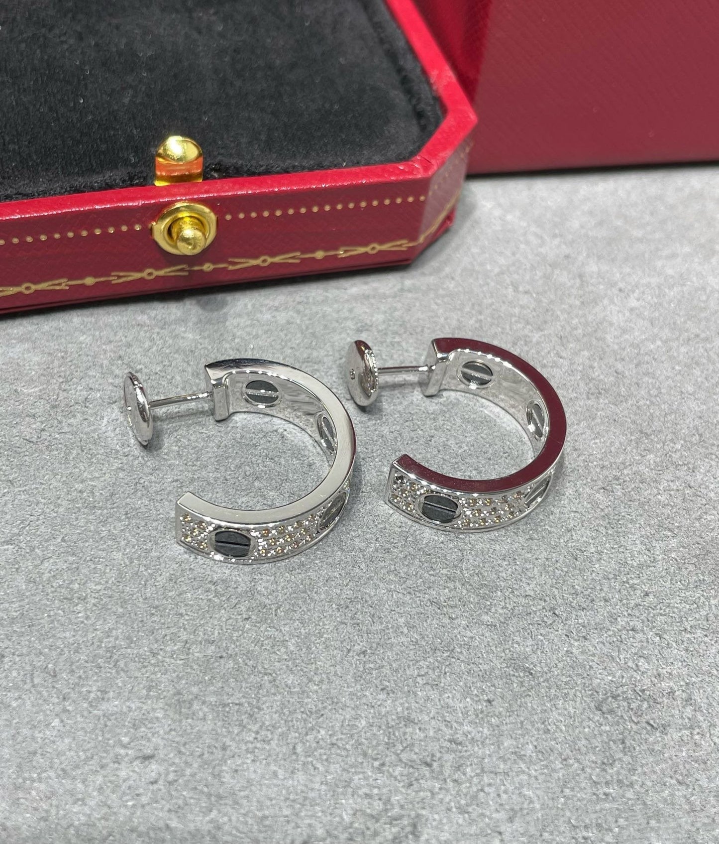 [BLUE TEARS]LOVE CERAMIC DIAMOND PAVED SILVER EARRINGS