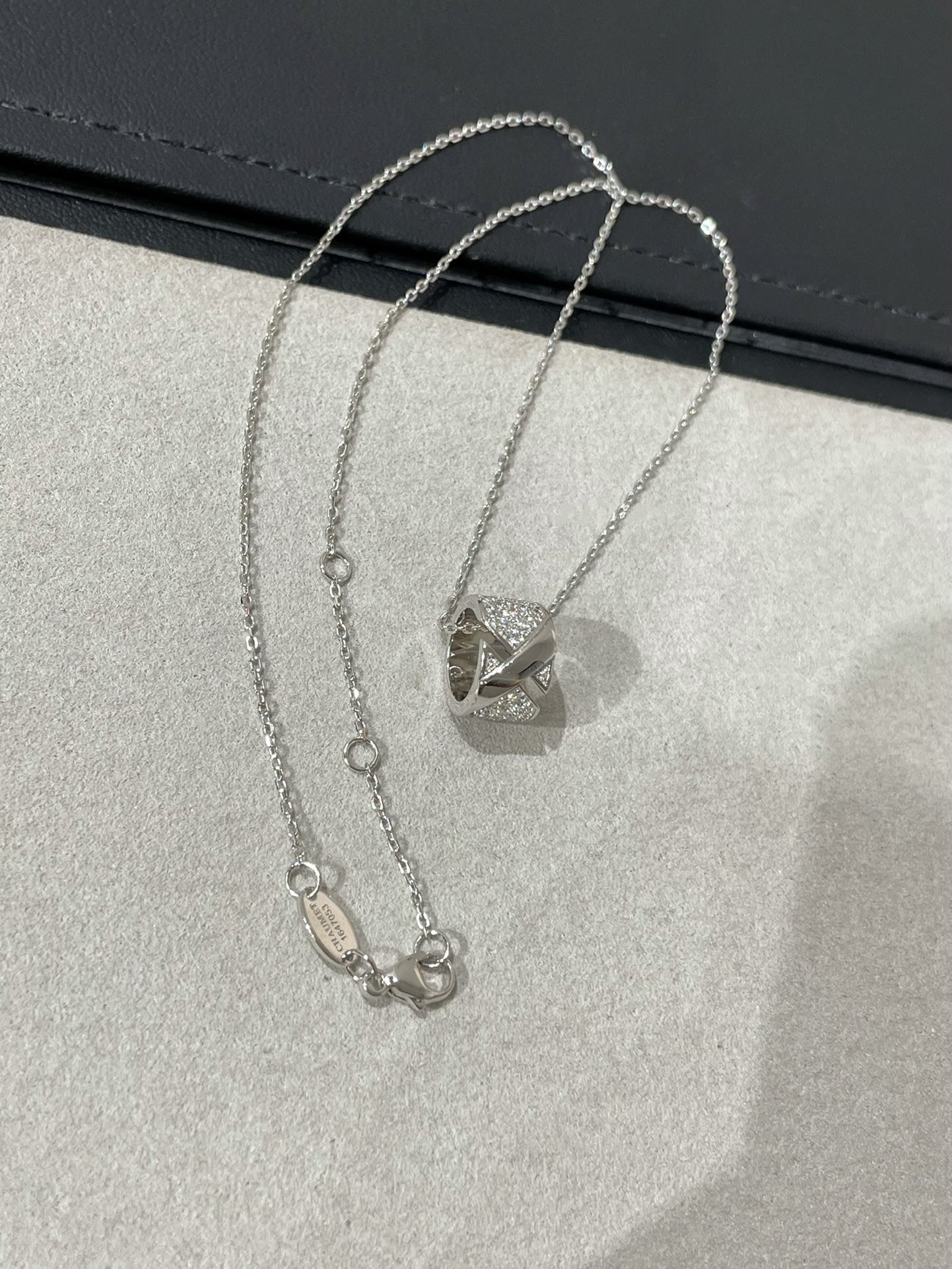 [BLUE TEARS]LIENS EVIDENCE DIAMOND PAVED NECKLACE