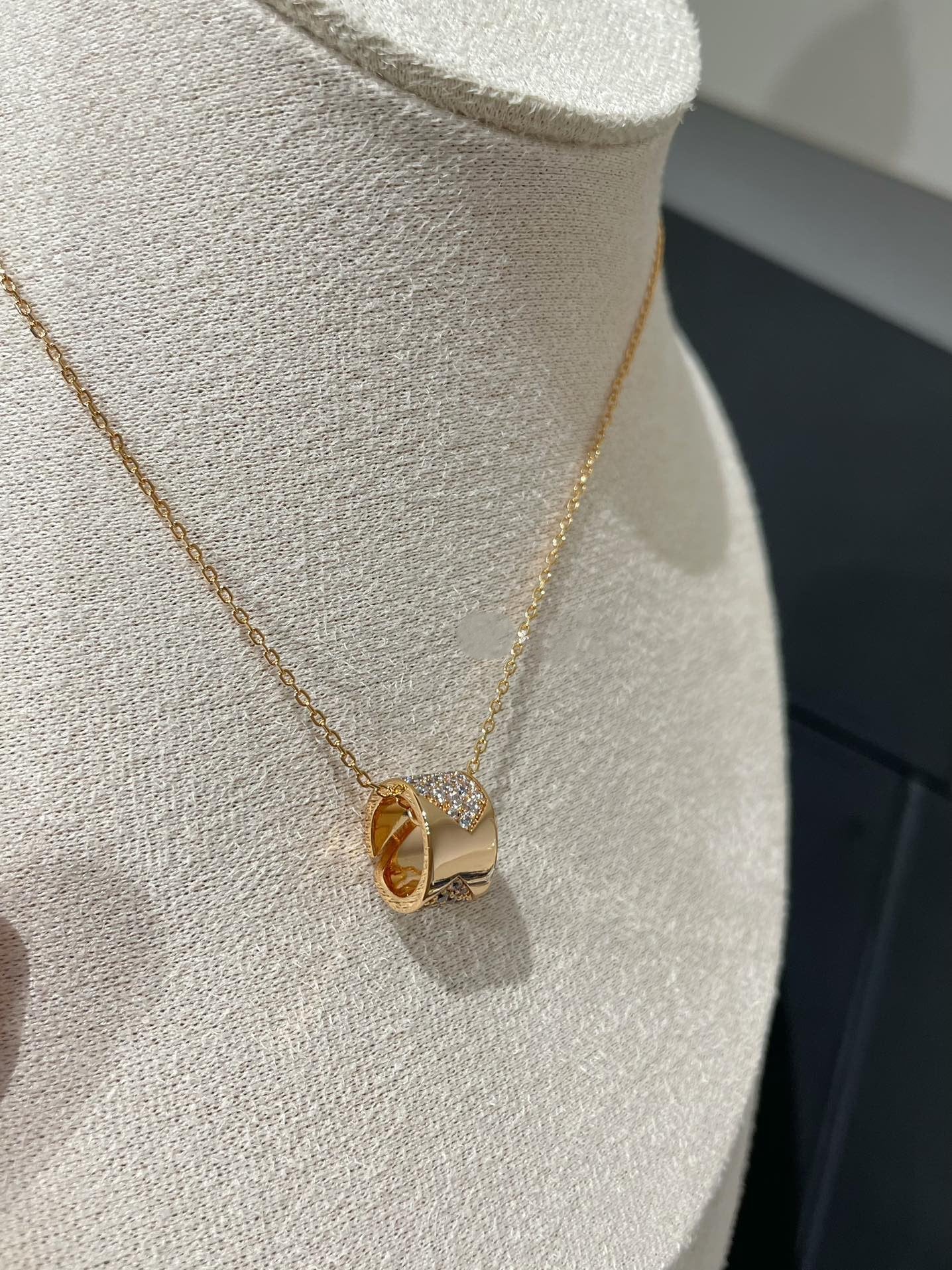 [BLUE TEARS]LIENS EVIDENCE DIAMOND PAVED NECKLACE