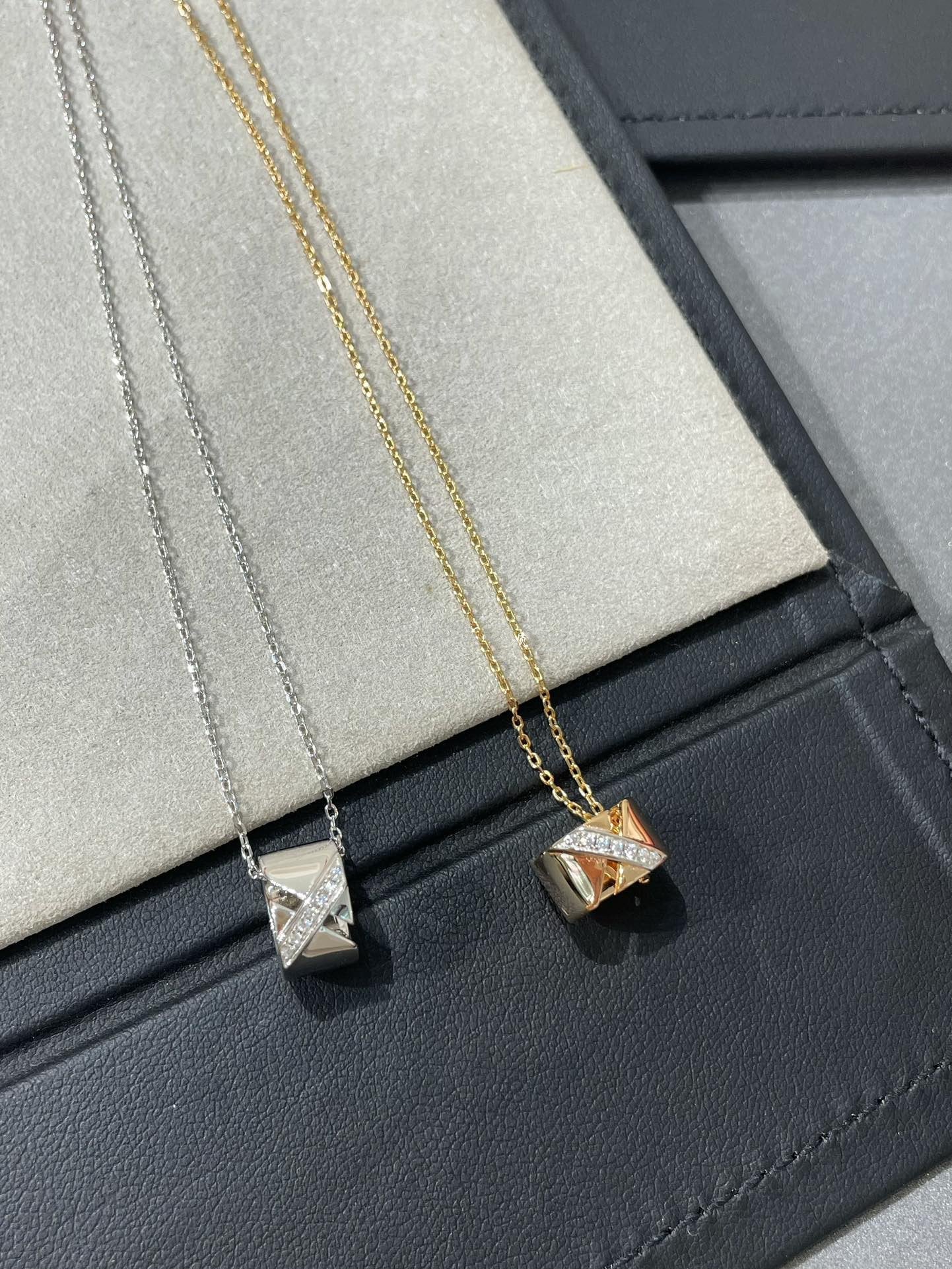 [BLUE TEARS]LIENS EVIDENCE DIAMOND NECKLACE