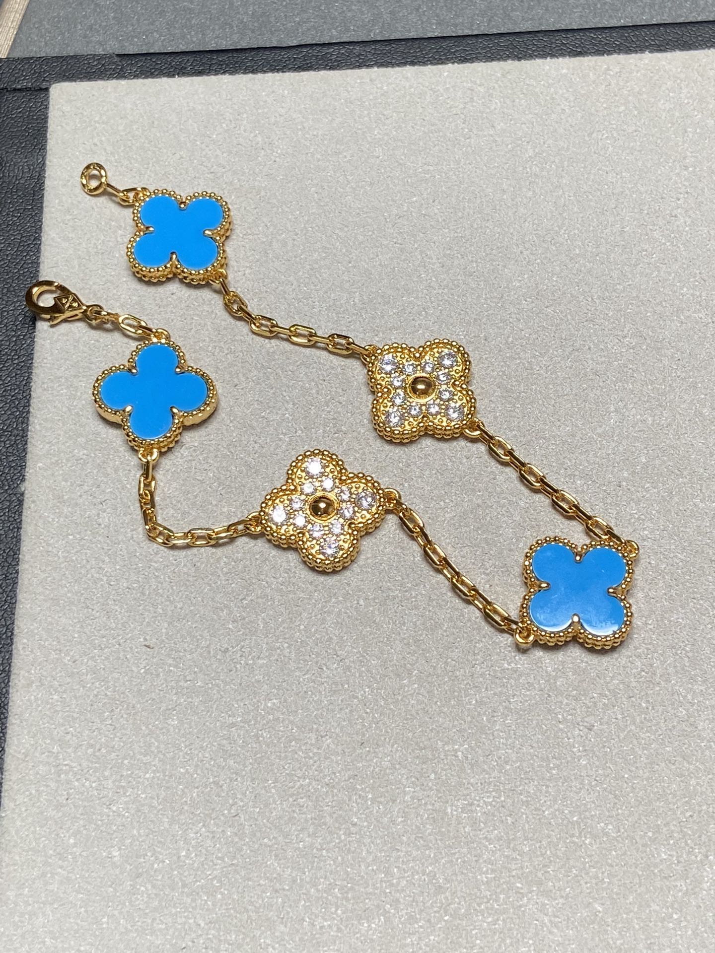 [BLUE TEARS]CLOVER 5 MOTIF BLUE CHALCEDONY DIAMOND GOLD BRACELET