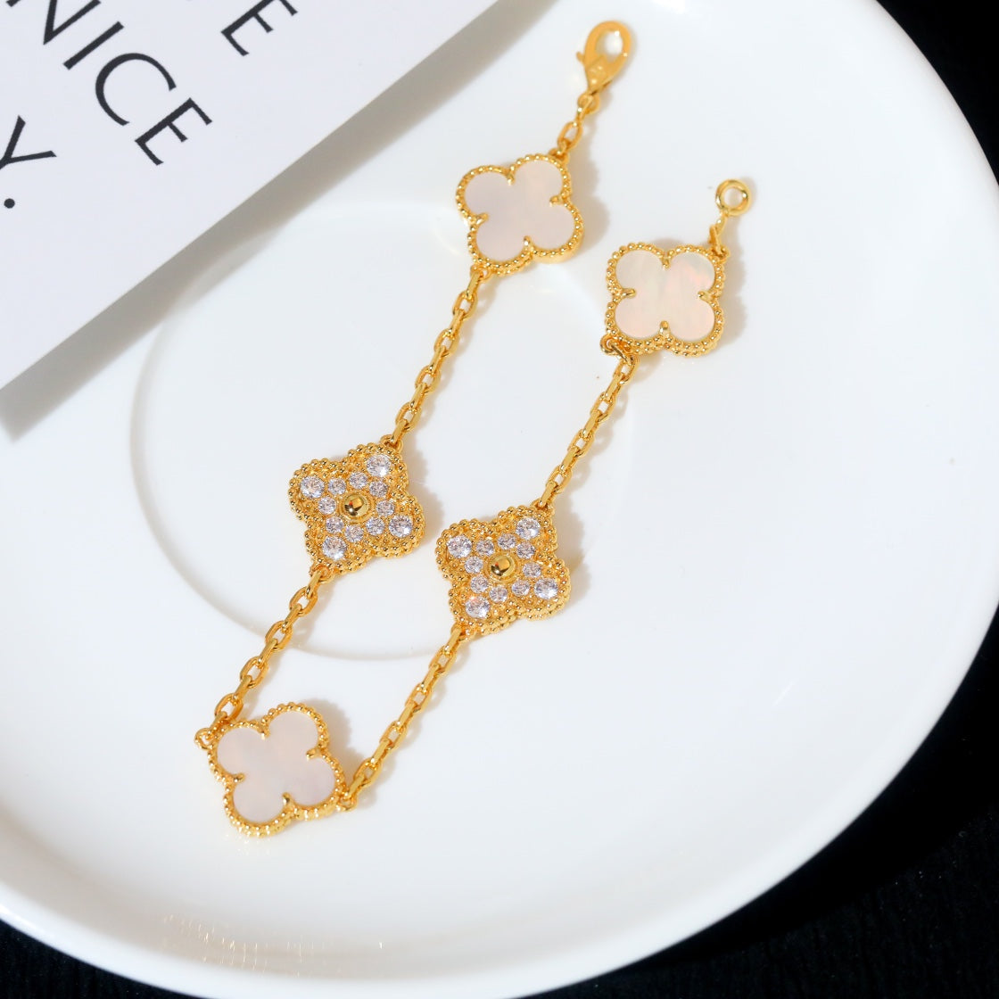 [BLUE TEARS]CLOVER BRACELET 5 MOTIF WHITE MOP DIAMOND