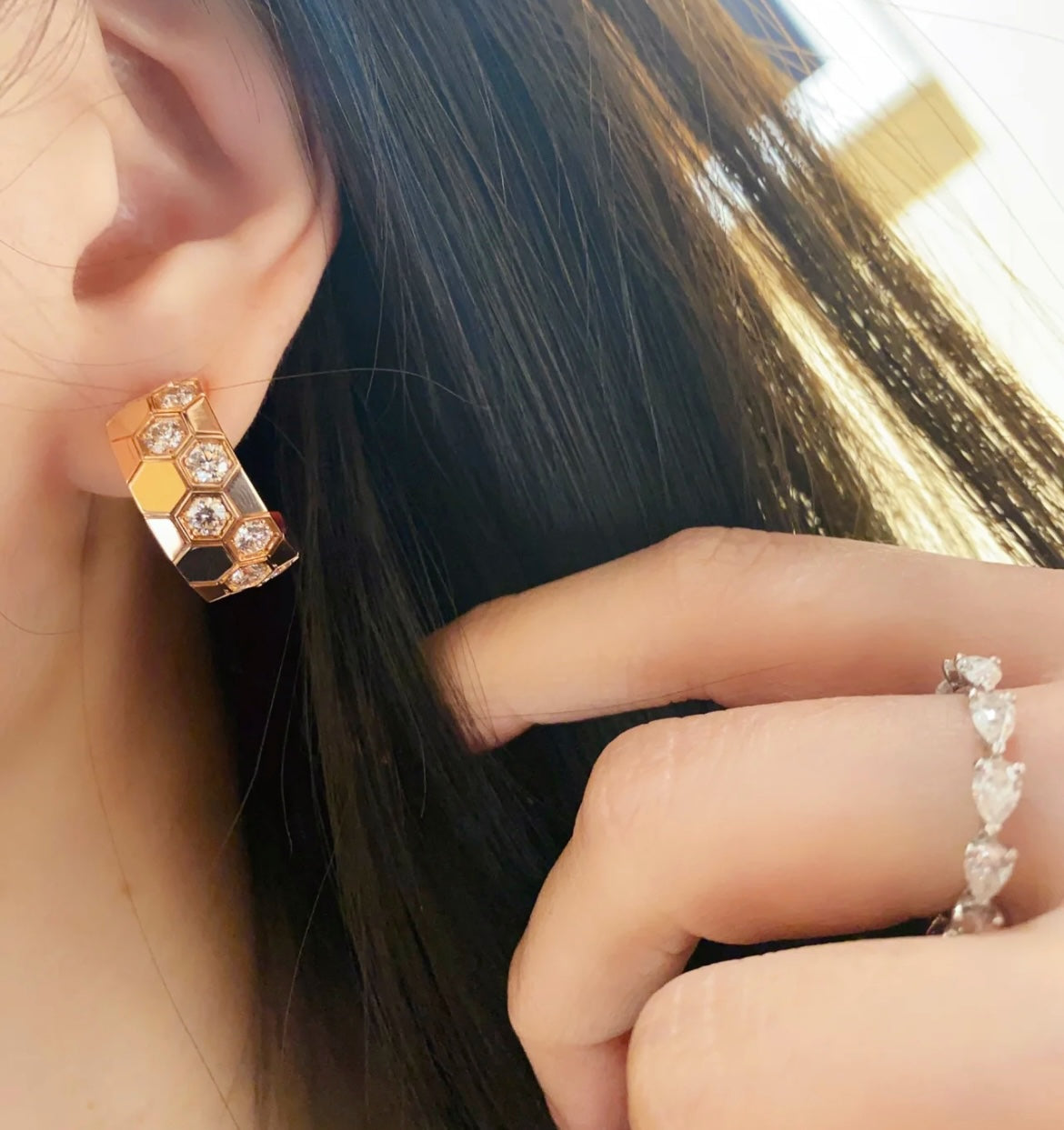 [BLUE TEARS]BEE LOVE DIAMOND HOOP EARRINGS