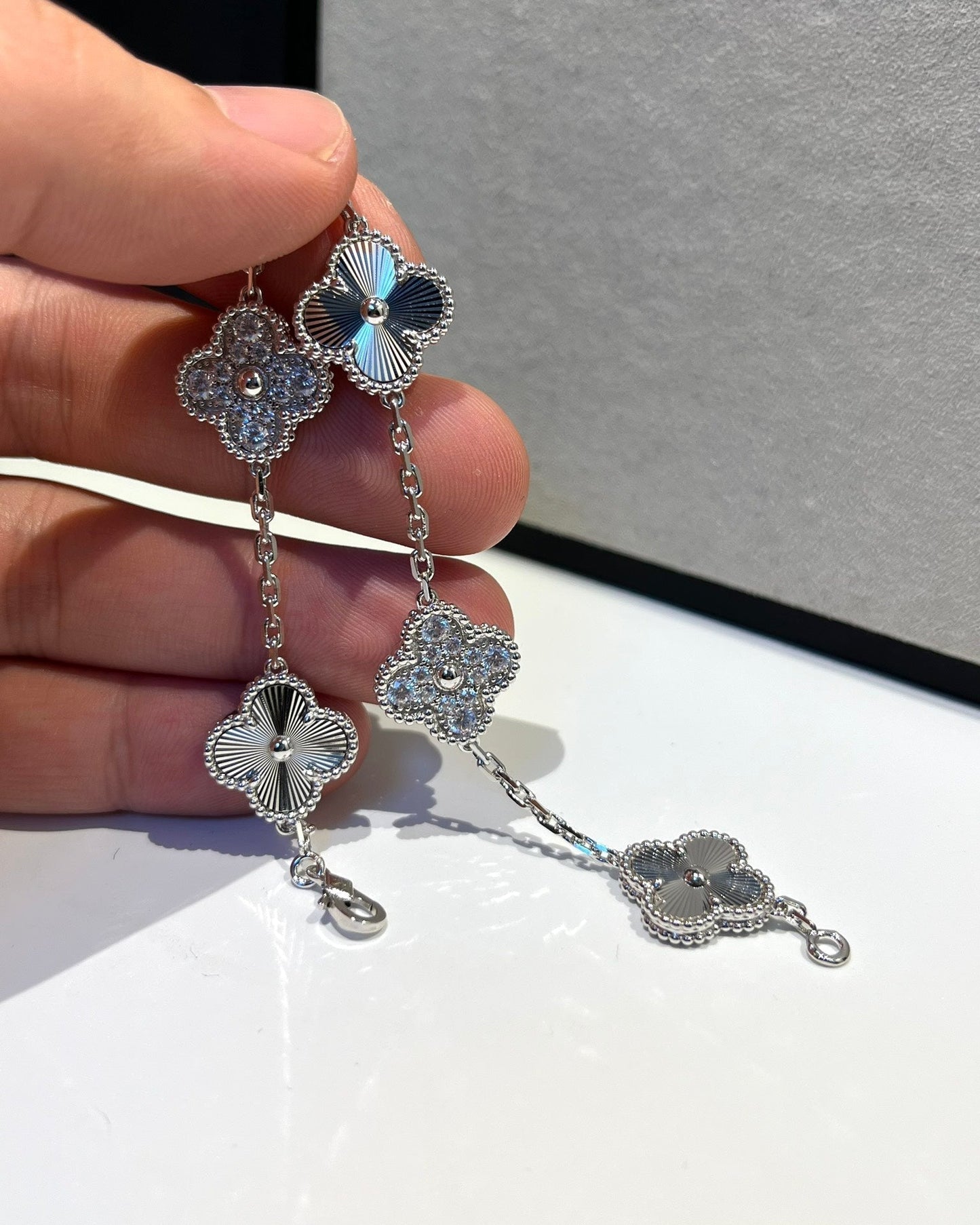 [BLUE TEARS] CLOVER 5 MOTIF LASER BRACELET COLLECTION