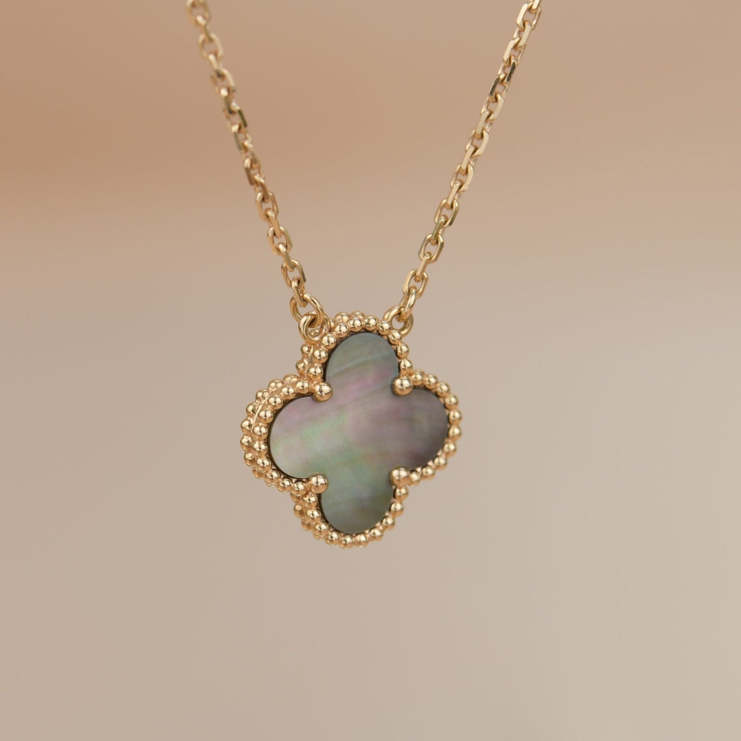 [BLUE TEARS]CLOVER 15MM  GRAY MOTHER OF PEARL NECKLACE