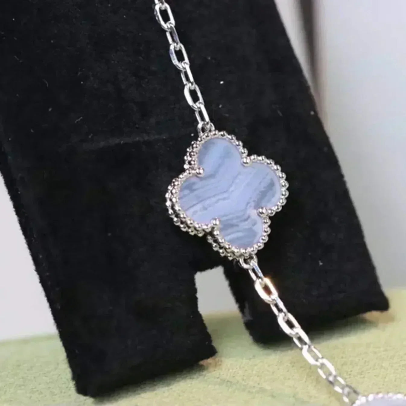 [BLUE TEARS] CLOVER 5 MOTIF PURPLE CHALCEDONY BRACELET COLLECTION