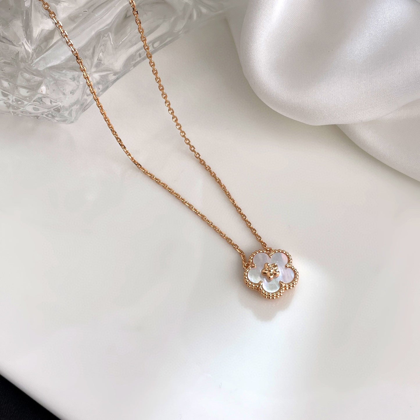 [BLUE TEARS]LUCKY  WHITE MOP  PLUM BLOSSOM NECKLACE