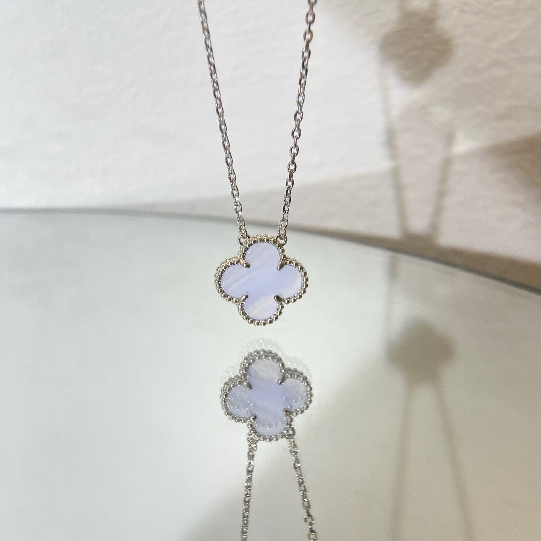[BLUE TEARS]CLOVER 15MM BLUE CHALCEDONY NECKLACE SILVER