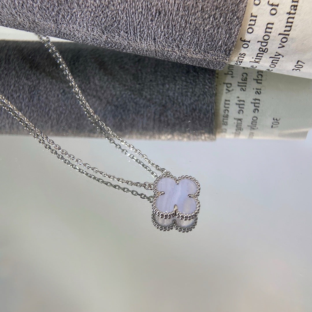 [BLUE TEARS]CLOVER 15MM BLUE CHALCEDONY NECKLACE SILVER