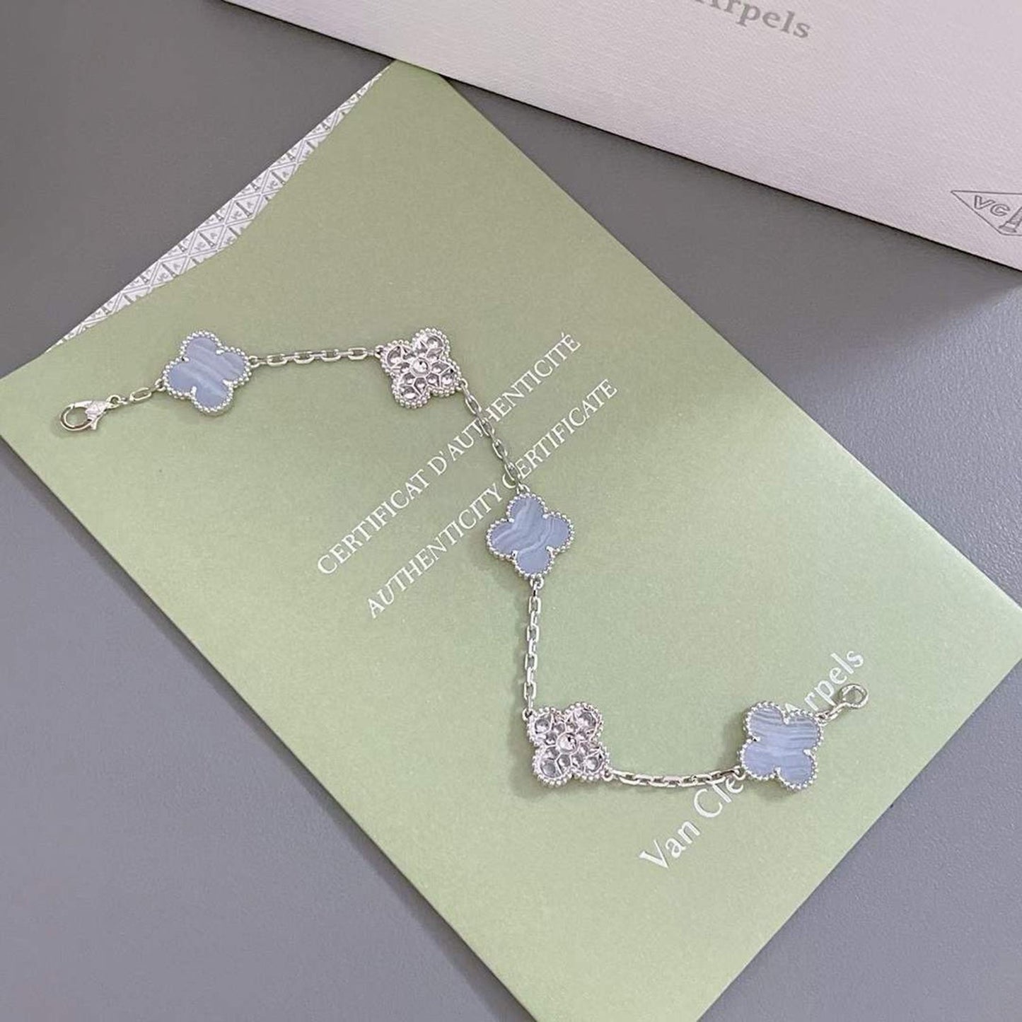 [BLAUE TRÄNEN]KLEE 5 MOTIV DIAMANT LILA CHALCEDON ARMBAND SILBER 