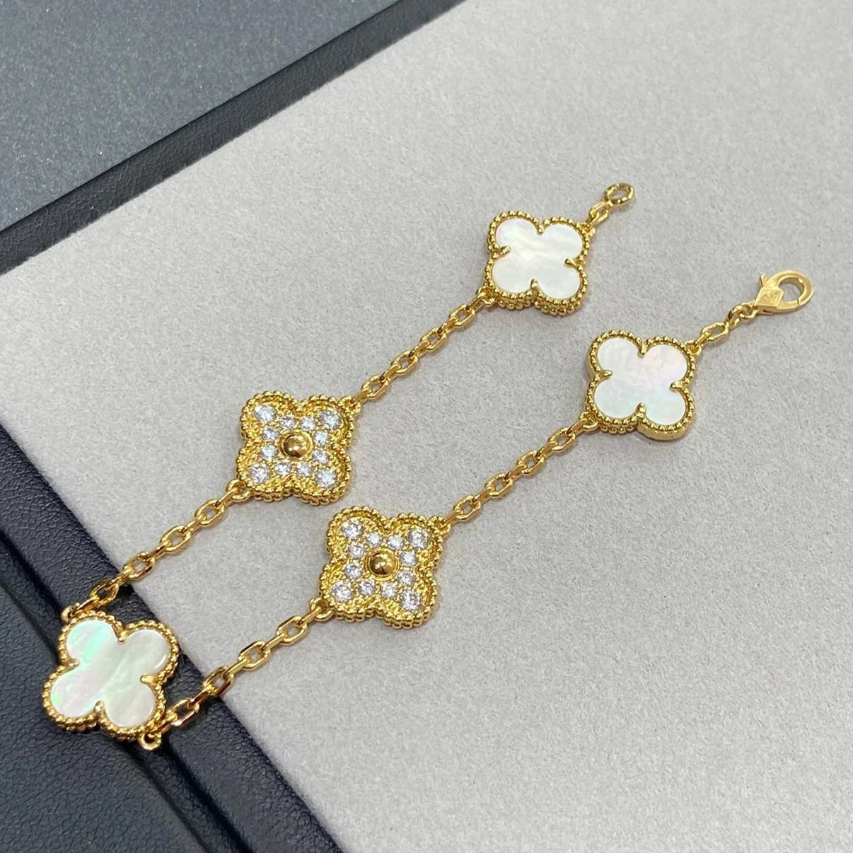 [BLUE TEARS]CLOVER WHITE PEARL MOP 5 MOTIF BRACELET COLLECTION