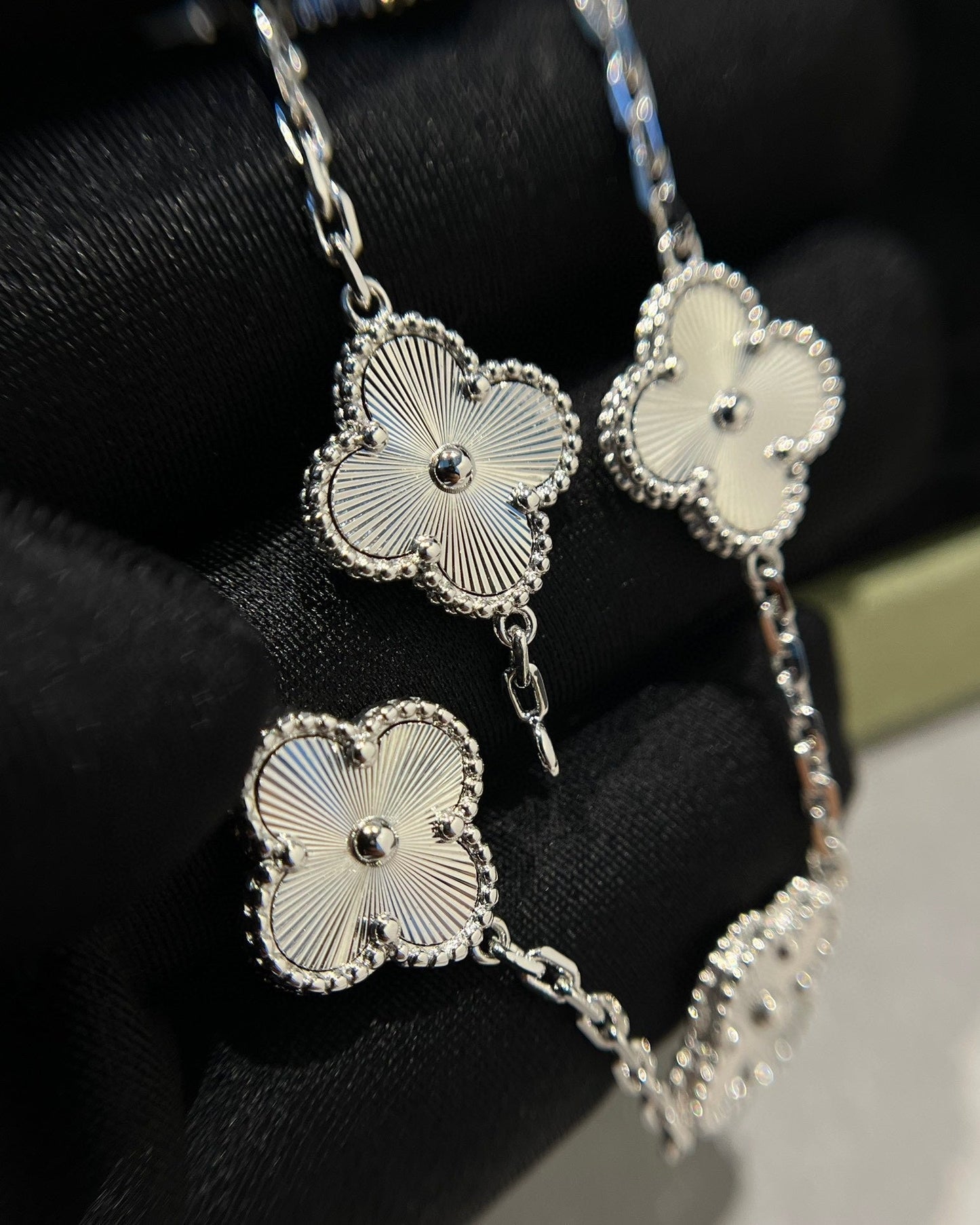 [BLUE TEARS] CLOVER 5 MOTIF LASER BRACELET COLLECTION